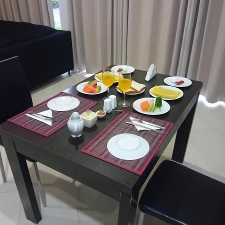 Hotel Blue Bird Негомбо Екстер'єр фото
