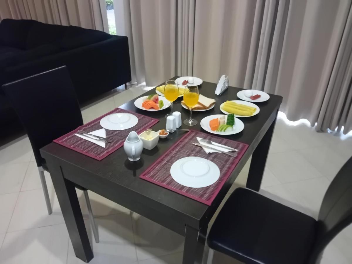Hotel Blue Bird Негомбо Екстер'єр фото