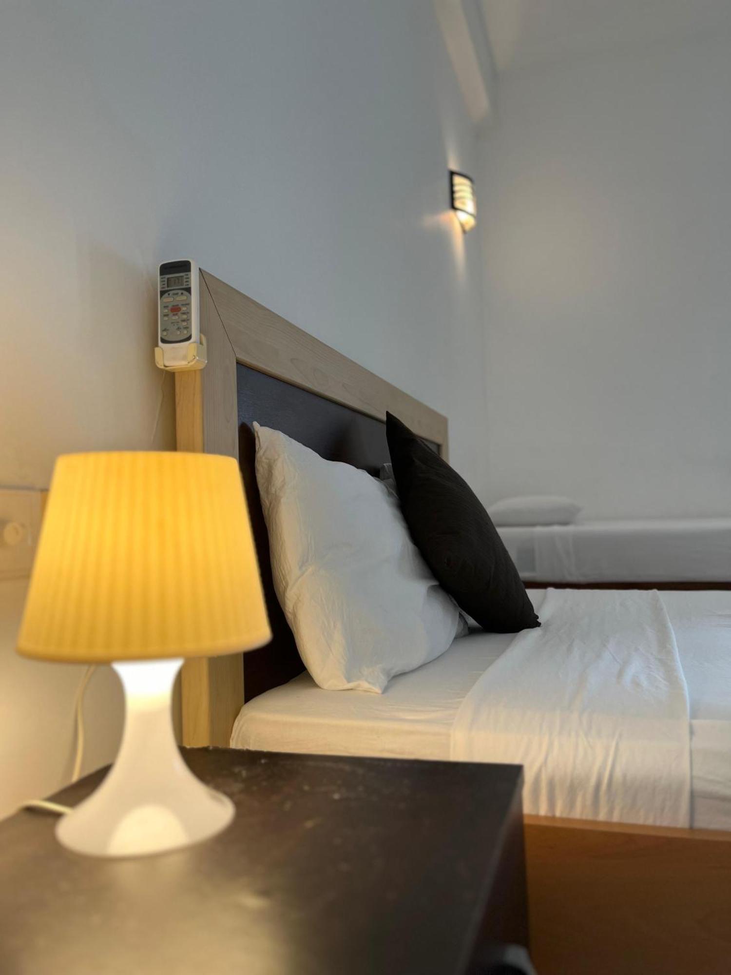 Hotel Blue Bird Негомбо Екстер'єр фото