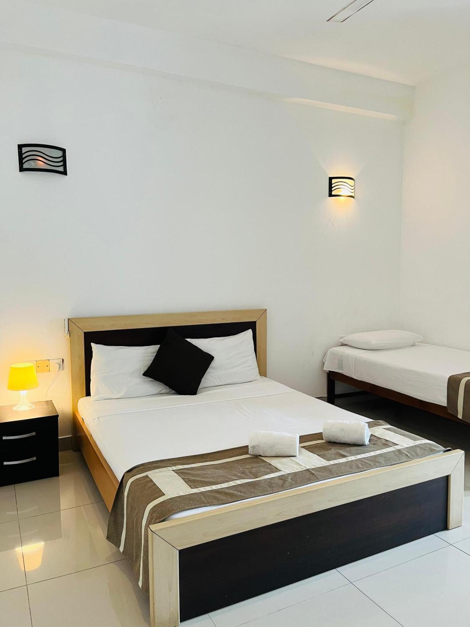 Hotel Blue Bird Негомбо Екстер'єр фото