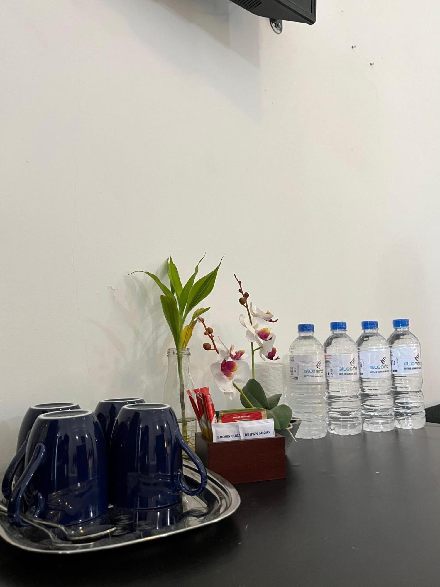 Hotel Blue Bird Негомбо Екстер'єр фото