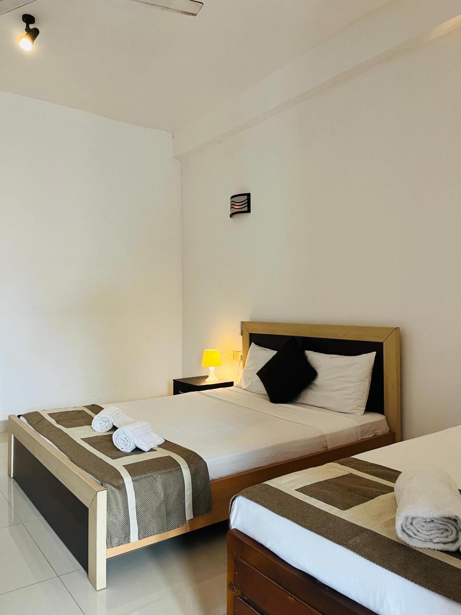 Hotel Blue Bird Негомбо Екстер'єр фото